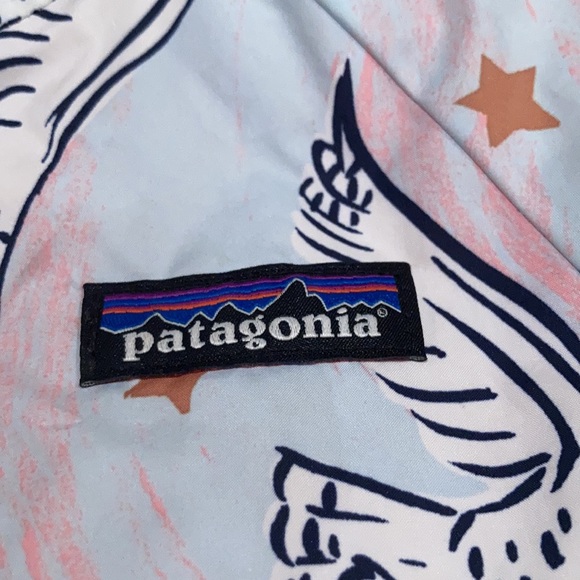 Size 3-6 mos Patagonia reversible hooded jacket - Picture 7 of 11